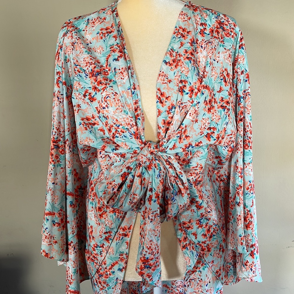 Steve Madden | Seafoam Spring
Breeze Luxe Kimono Women’s OSFM - Picture 3 of 12